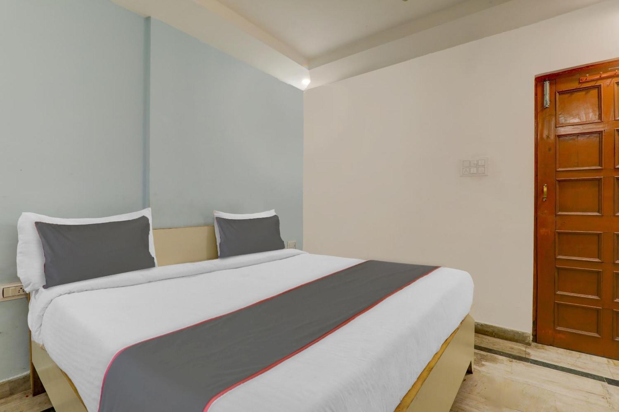 Collection O 90957 Hotel Premier Lucknow Exterior foto