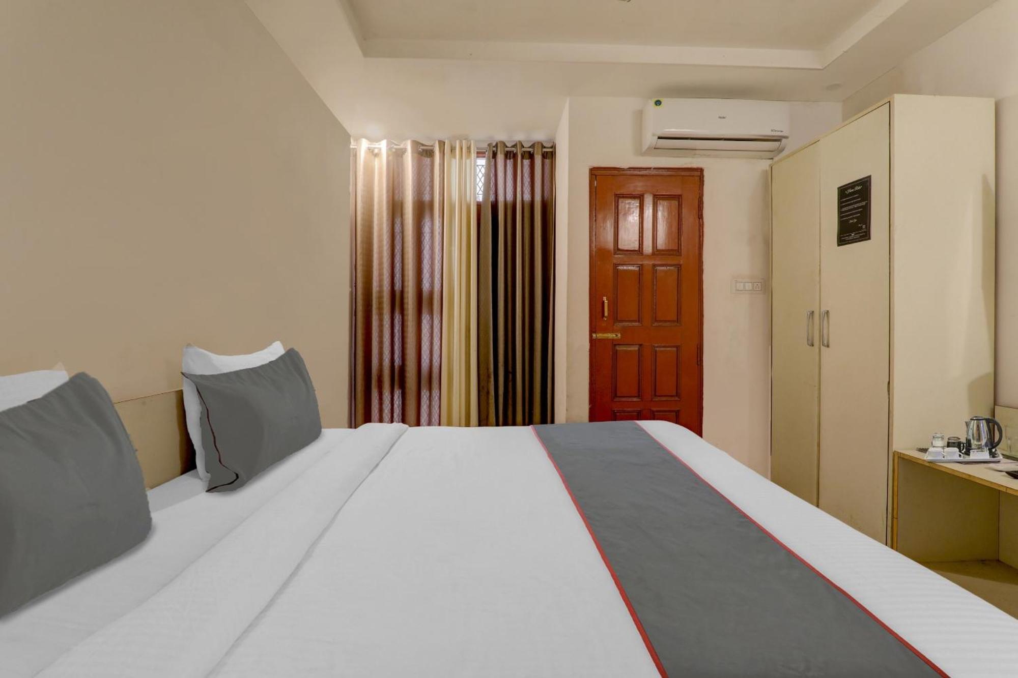 Collection O 90957 Hotel Premier Lucknow Exterior foto