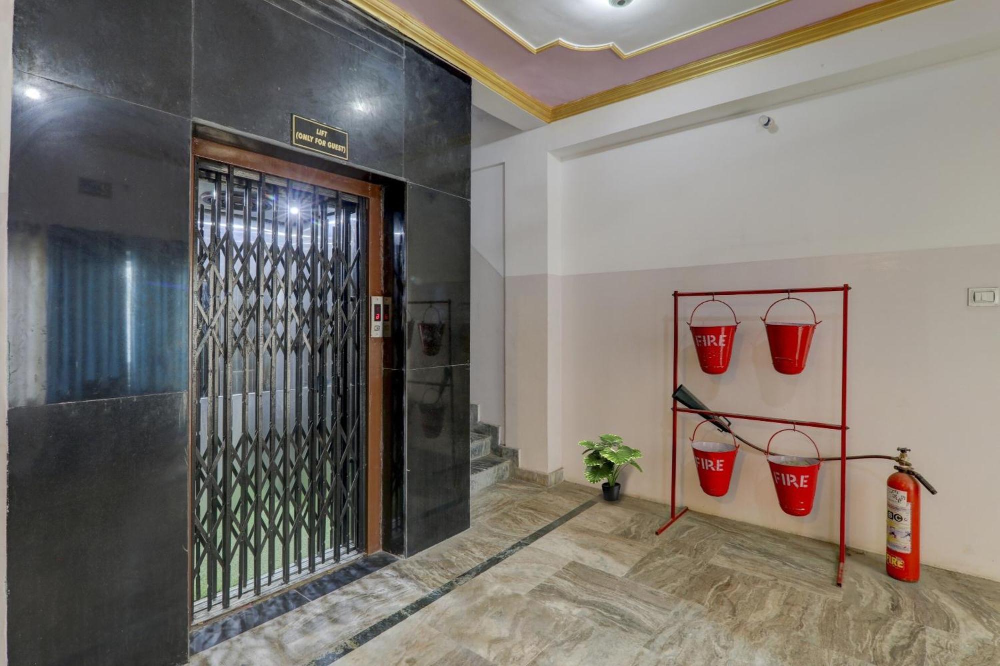 Collection O 90957 Hotel Premier Lucknow Exterior foto
